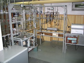 Vacuum lines for combustion of samples and purification of CO2